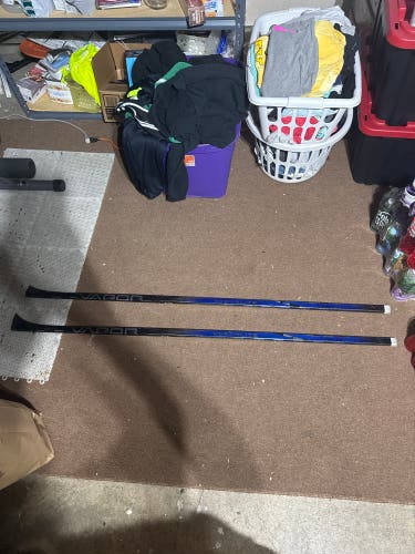 BROKEN Michigan Senior Bauer Vapor Hyperlite 2 Left Hand Hockey Stick P28 77 Flex Pro Stock (Used)
