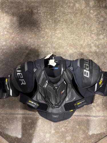 Medium Senior Bauer Supreme M5 Pro Shoulder Pads (Used)