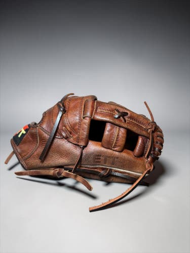 Zett Players Series RH Infield Baseball Glove 11.5" (Used)
