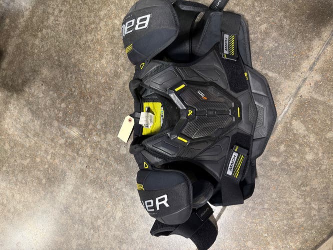 Medium Senior Bauer Supreme Mach Shoulder Pads (Used)