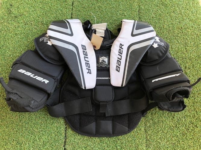 Youth Small / Medium Bauer Prodigy Goalie Chest Protector (Used)