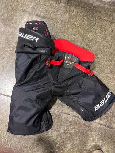 Black Senior Medium Bauer Vapor 2X Hockey Pants (Used)