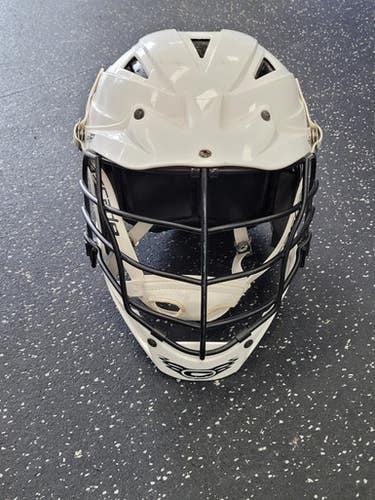 Used Cascade CPV-R Lacrosse Helmet White S/M 11849-S000041381
