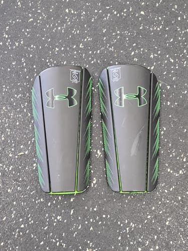 Used Under Armour SPINE Soccer Shin Guards Adult Black Senior 11849-S000041376