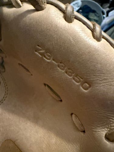 SSK Z9 RH Catcher's Baseball Glove 33.5" (Used)