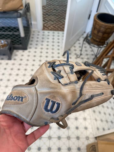 Wilson A2000 RH Infield Baseball Glove 11.5" (Used)