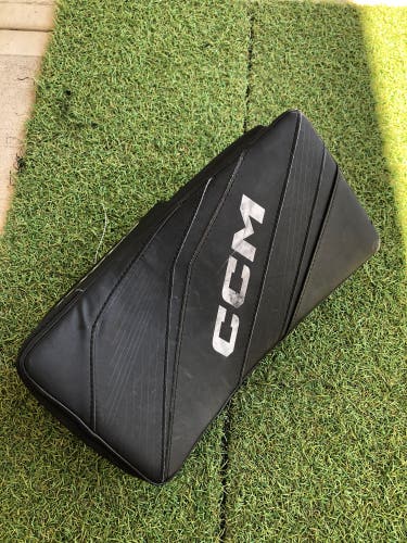Junior CCM EFlex 6.5 Goalie Blocker Regular (Used)