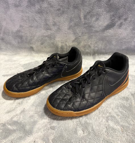Black Men's 3Y (Big Kids / Youth) Nike Tiempo legend Cleats Indoor (Used)