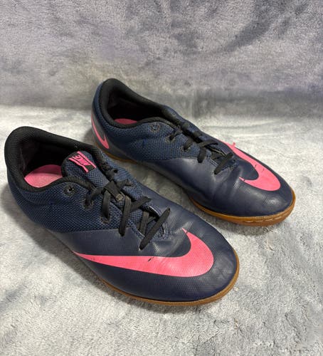 Black Women's 5.5Y (Big Kids / Youth) Nike Tiempo legend Cleats Indoor (Used)