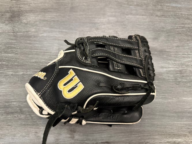 Wilson A500 RH Baseball Glove 10.5" (Used like new)