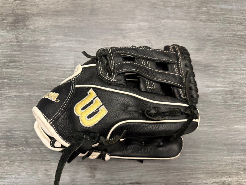 Wilson A500 RH Baseball Glove 10.5" (Used like new)