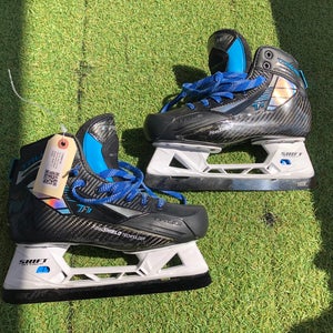 Senior True TF9 Hockey Goalie Skates Regular Width 7.5 (Used)