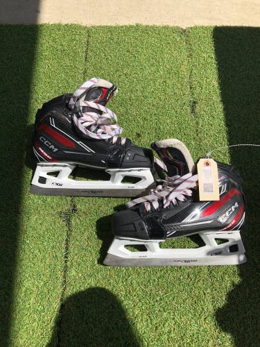 Senior CCM Extreme Flex E6.9 Hockey Goalie Skates 7.5 | CCM Regular Fit (Used)