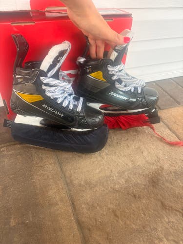2020 Bauer Supreme 3S Pro Hockey Skates Size 4.5 (Used)