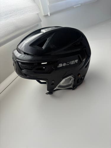Medium Bauer Re-Akt 150 Helmet (Used)