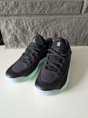 Men's Size M 7.0 (W 8.0) Air Jordan Shoes (New)