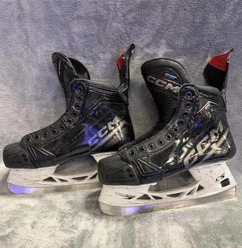 Senior CCM JetSpeed FT690 Hockey Skates Wide Width Size 6.5 (Used)