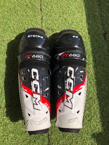 Junior CCM JetSpeed FT680 Shin Pads 12" (Used)