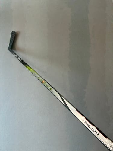 Used 77 Flex P92 Senior Bauer Vapor Hyperlite 2 Right Hand Hockey Stick