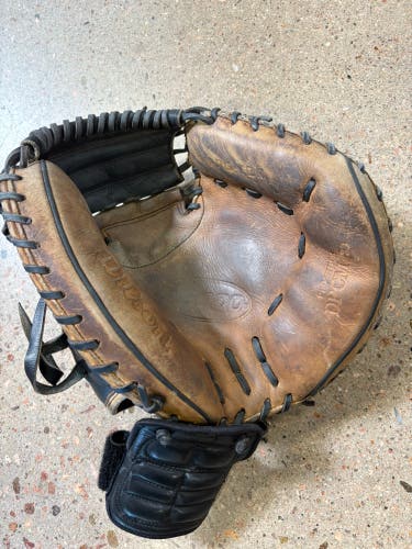 Wilson A2000 RH Catcher's Baseball Glove 33" (Used)
