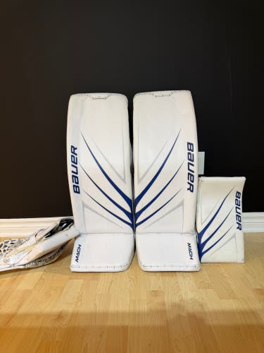 35" Bauer Mach Full Right Goalie Full Set Pro Stock (Used)