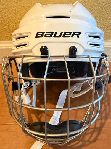 Medium Bauer Re-Akt 75 Helmet (Used)