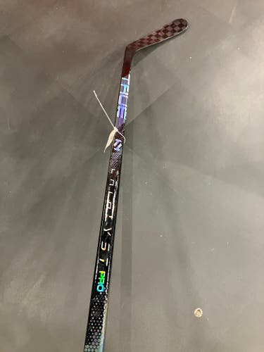 Youth True Catalyst Pro Hockey Stick Right Handed T92 20 Flex (Used)