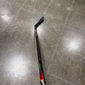 Junior CCM JetSpeed FT7 Pro Hockey Stick Right Handed P28 50 Flex (Used)