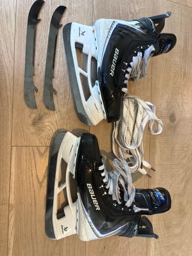 Bauer Flylite (lightly used) size 5- Hockey Skates