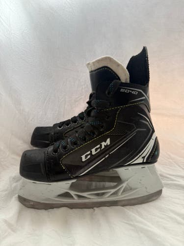 2018 CCM Tacks 9040 Hockey Skates Regular Width Size 2 (Used)