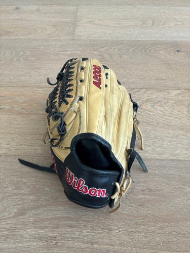 Wilson A2000 LH Pitcher's Baseball Glove 11.75" (Used)