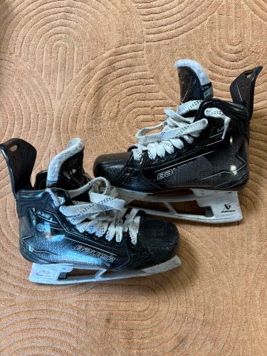 Intermediate Bauer Supreme M50 Pro Hockey Skates Size 5.5 (Used)