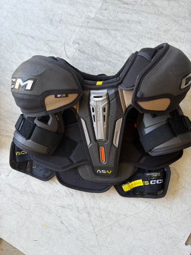 Men's Medium Senior CCM Tacks AS-V Shoulder Pads (Used)