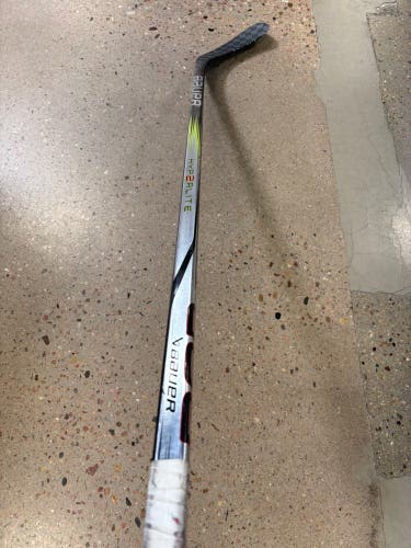Intermediate Bauer Vapor Hyperlite 2 Hockey Stick Right Handed P92 65 Flex (Used)