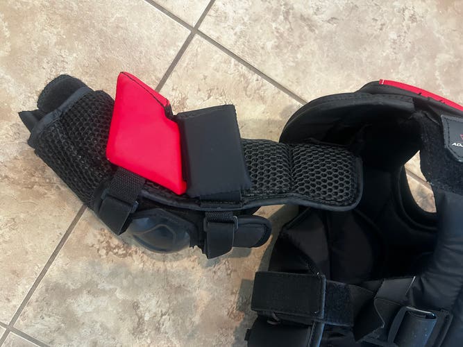 Small / Medium CCM Extreme Flex E6.5 Goalie Chest Protector (Used)