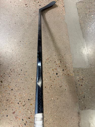 Intermediate Warrior Covert QR6 Hockey Stick Right Handed W03 65 Flex (Used)