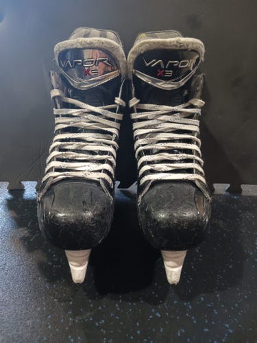 Black/Gray Bauer Vapor X3 Hockey Skates Regular Width 7.5 (Used)