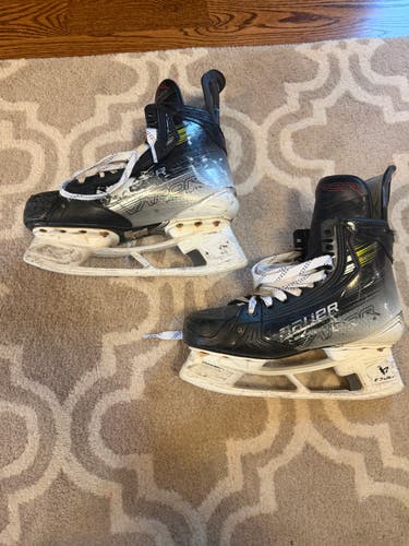 Black/Yellow 2023 Bauer Vapor Hyperlite 2 Hockey Skates 7 (Used)