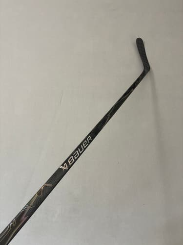 New 82 Flex Hossa Curve Senior Bauer Vapor Flylite Left Hand Pro Stock Hockey Stick - Black