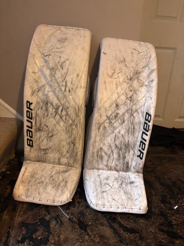 35" Bauer Vapor Hyperlite Goalie Leg Pads (Used)