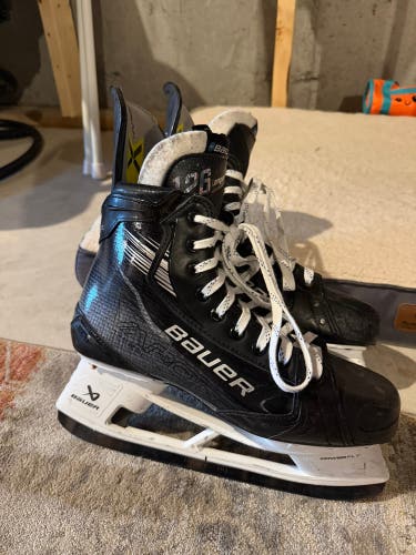 Black 2023 Bauer Vapor Hyperlite 2 Hockey Skates Regular Width Pro Stock 10 (Used)