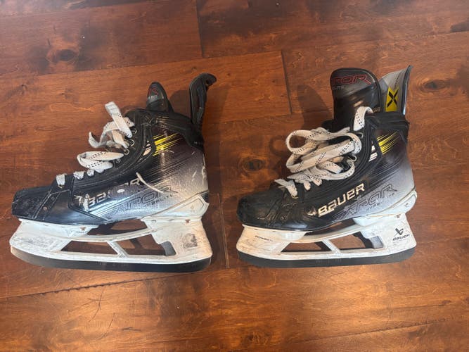 Bauer Vapor Hyperlite Hockey Skates 8 (Used) w/Fly Ti Steel