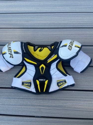 Small Youth Bauer Supreme One 40 Shoulder Pads (Used)
