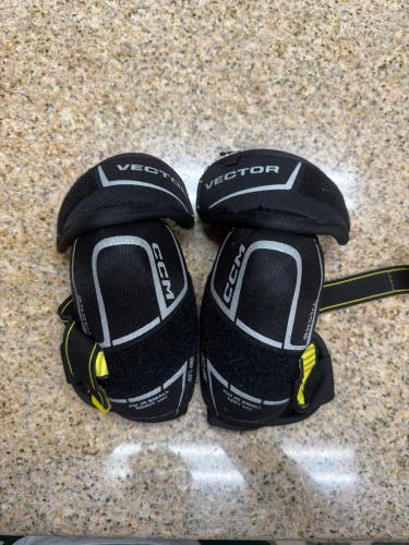 Junior Small CCM Tacks Vector Pro Elbow Pads (Used)