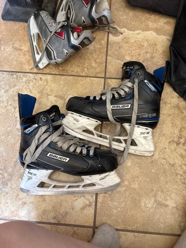 Black 2018 Bauer Nexus N2700 Hockey Skates 11.5 (Used)