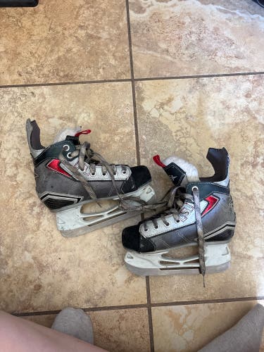 Black/Gray Easton Stealth S17 Hockey Skates 13.5 (Used)