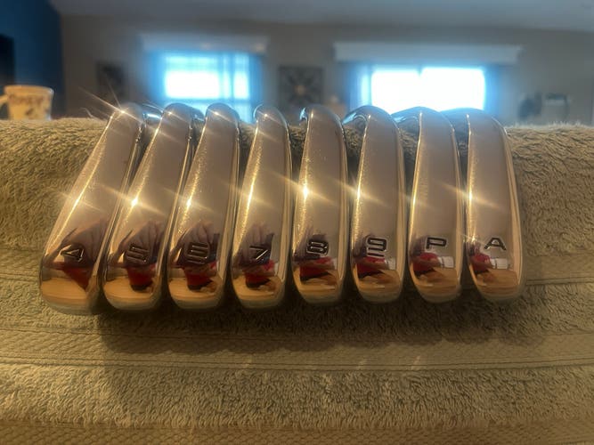 Men's Callaway Elyte Right Handed Iron Set Stiff Flex (8 Clubs) #4 - #9, PW, AW