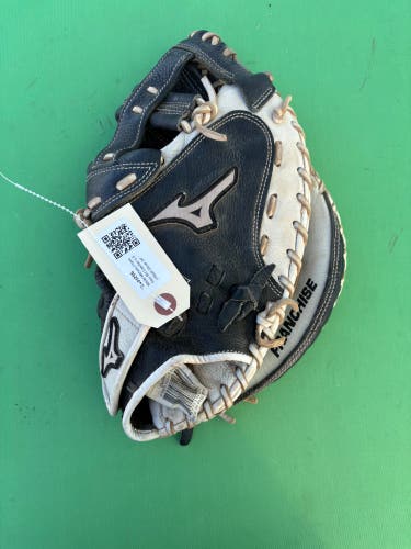 White Mizuno Franchise RH Catcher's Softball Glove 34"