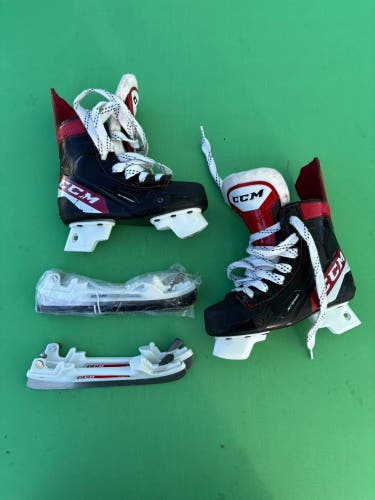 Youth CCM JetSpeed Hockey Skates Regular Width 9