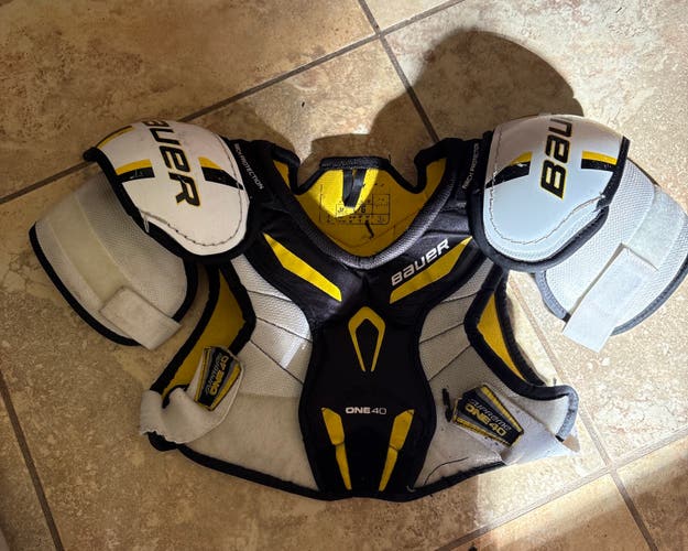 Large Junior Bauer Supreme One 40 Shoulder Pads (Used)